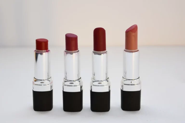 lipstick with organic ingredients: top 8