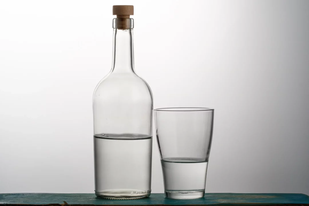 https://ourecofriendlylife.com/wp-content/uploads/2023/01/plastic-water-bottle-alternative.webp