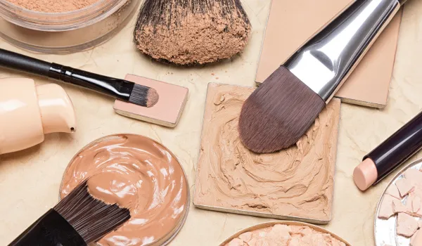 7 chemical free foundations made of sustainable ingredients
